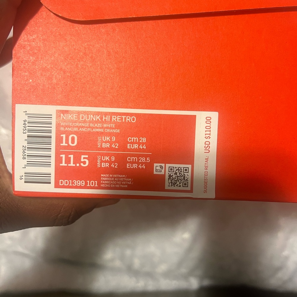 Orange and white Nike - Picture 3 of 6